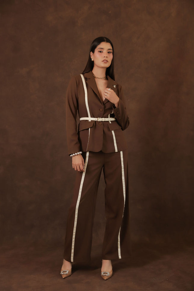 Set Café con Blazer y Pantalón Recto